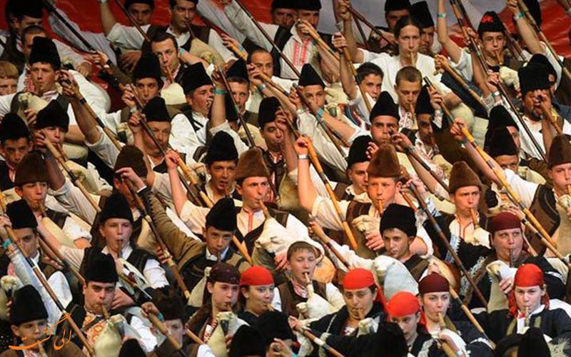 چهره مردم بلغارستان موقع نواختن نی انبان چهره مردم بلغارستان موقع نواختن نی انبان