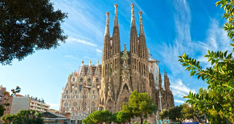 ساگرادا فامیلیا(Sagrada Familia) ساگرادا فامیلیا(Sagrada Familia)