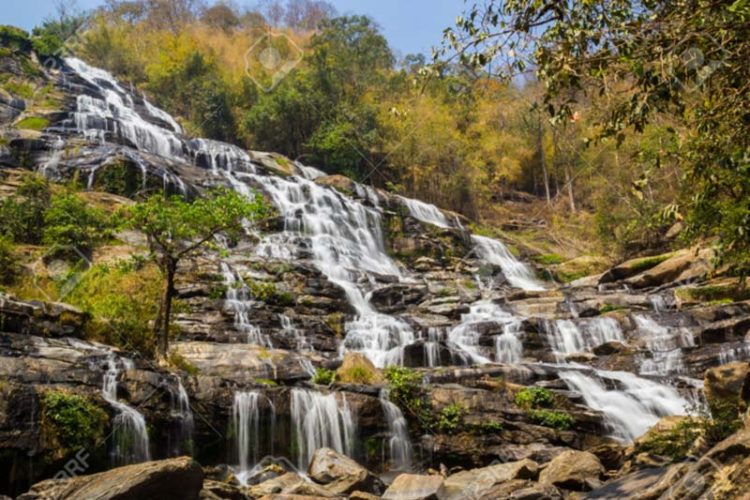 آبشار مائه یا آبشار مائه یا