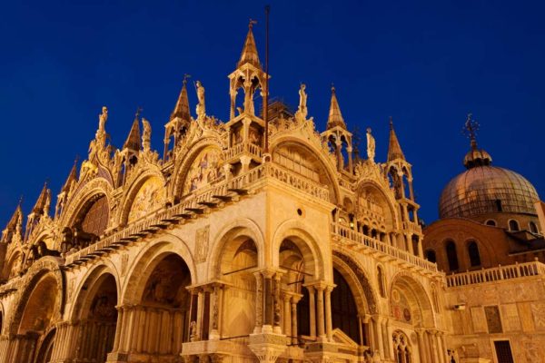 Basilica-di-San-Marco-illuminated-at-night-on-Piazza-San-Marco
