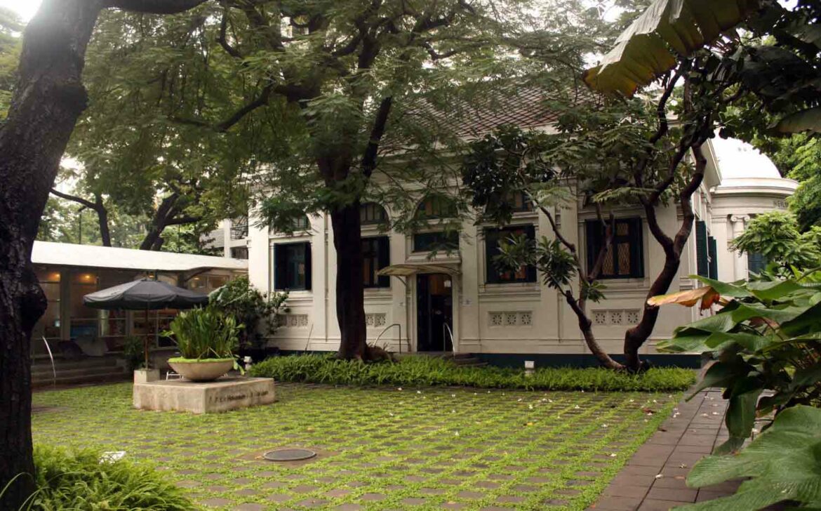 Neilson-Hays-Library