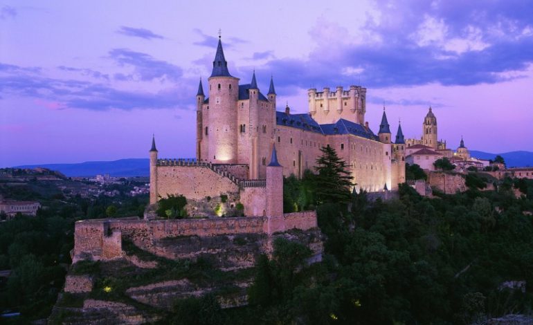 [عکس: alcazar-of-segovia-e1418994726535-770x470.jpg]