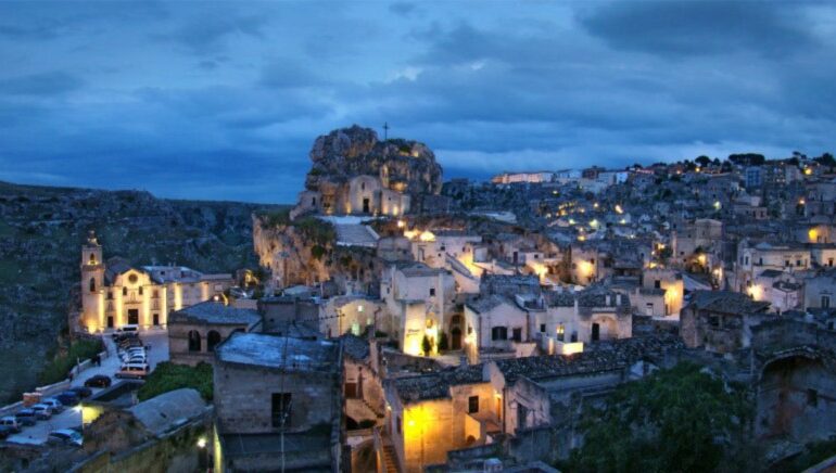 [عکس: craco-matera-basilicata-e1418990772927-770x436.jpg]