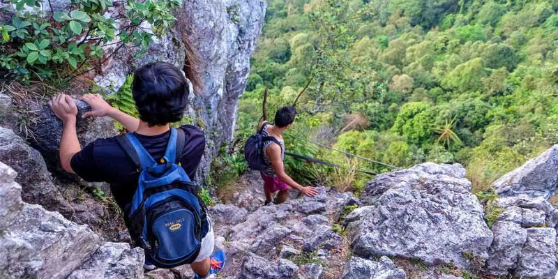 hiking-bukit-tabur-malaysia_cs