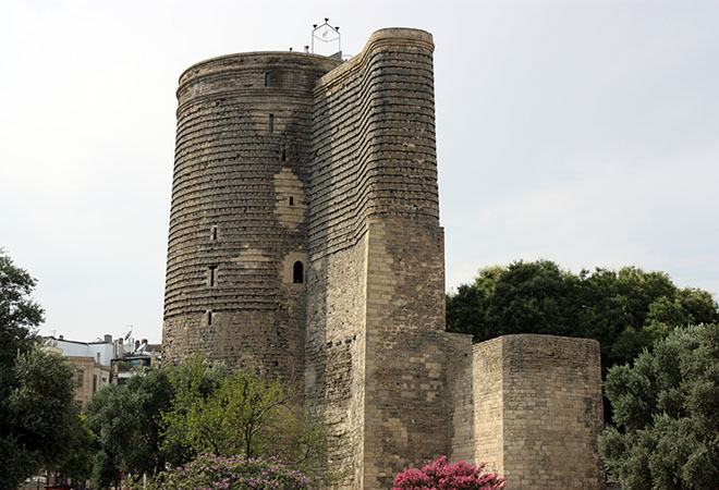برج دوشیزه در باکو