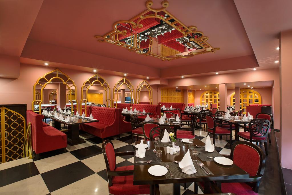 رستوران هتل کلارک شیراز هند