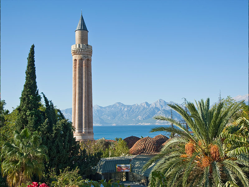 مسجد مناره‌ یِولی آنتالیا