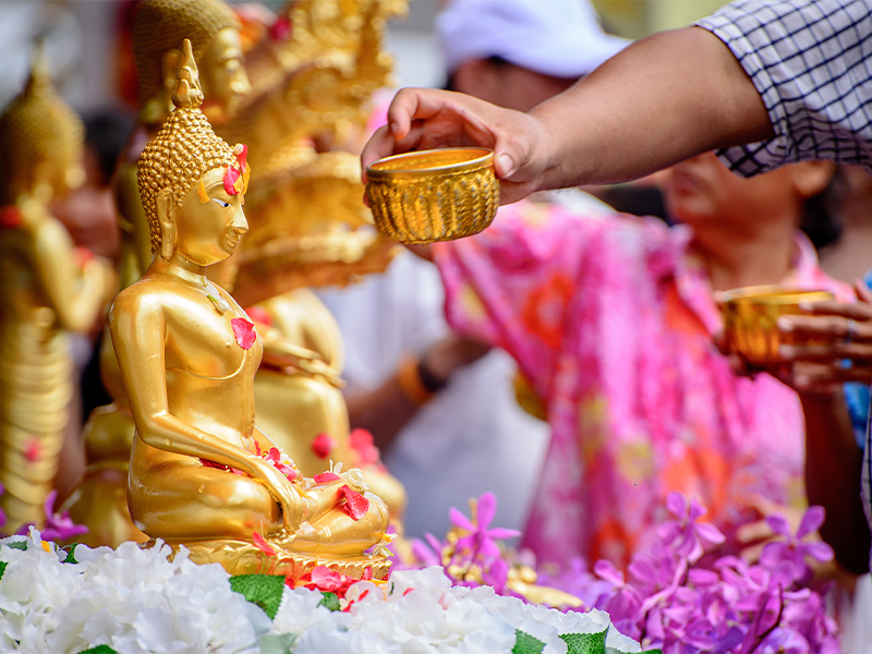 آداب و رسوم برگزاری جشن آب تایلند - الی گشت