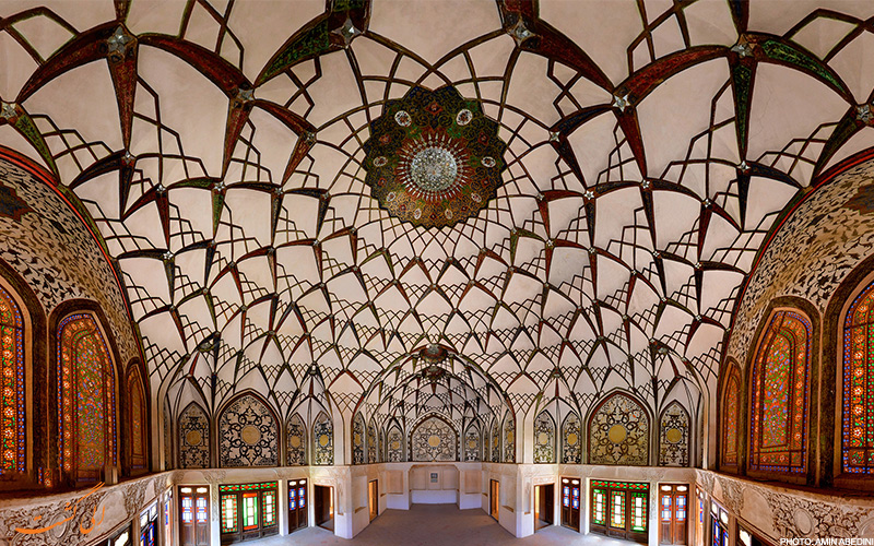 تصویر معماری کلاسیک ایرانی در خانه طباطبایی ها کاشان تصویر معماری کلاسیک ایرانی در خانه طباطبایی ها کاشان