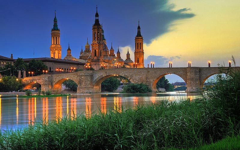 Basilica_del_Pilar-sunset-800x500.jpg