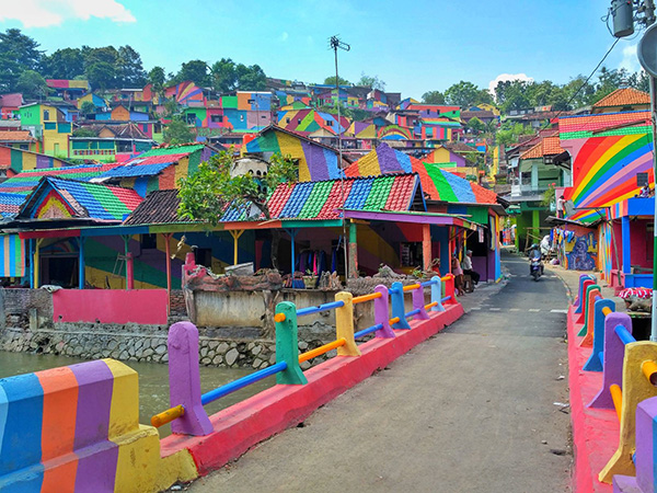 روستای رنگین کمان در اندونزی
