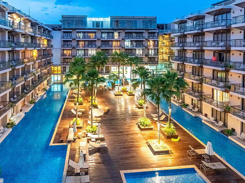 هتل 5 ستاره بَن لای مای بیچ ریزورت - الی گشت