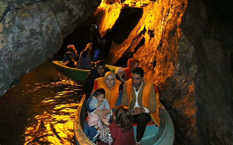 قایق سواری در غار