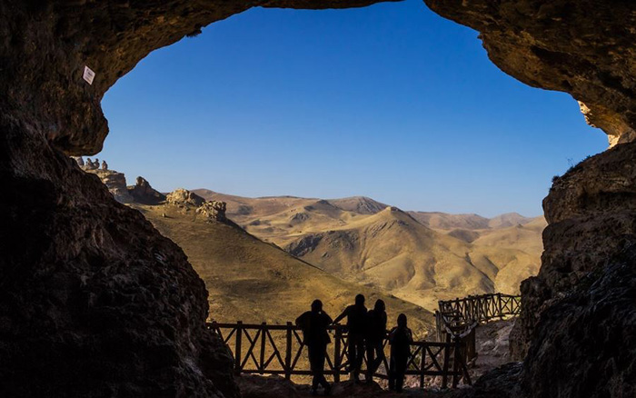 نمای بیرونی غار کرفتو