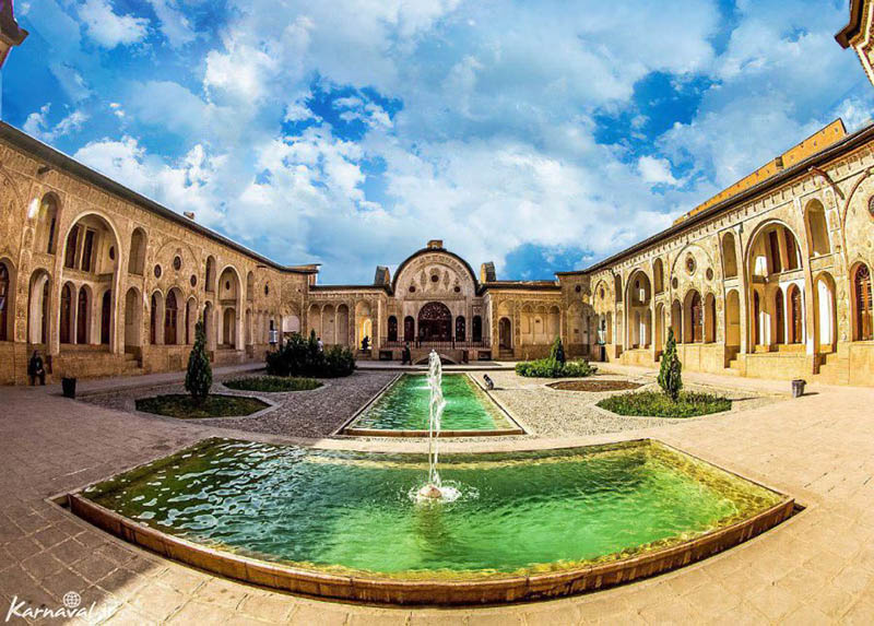 حیاط خانه طباطبایی در کاشان حیاط خانه طباطبایی در کاشان