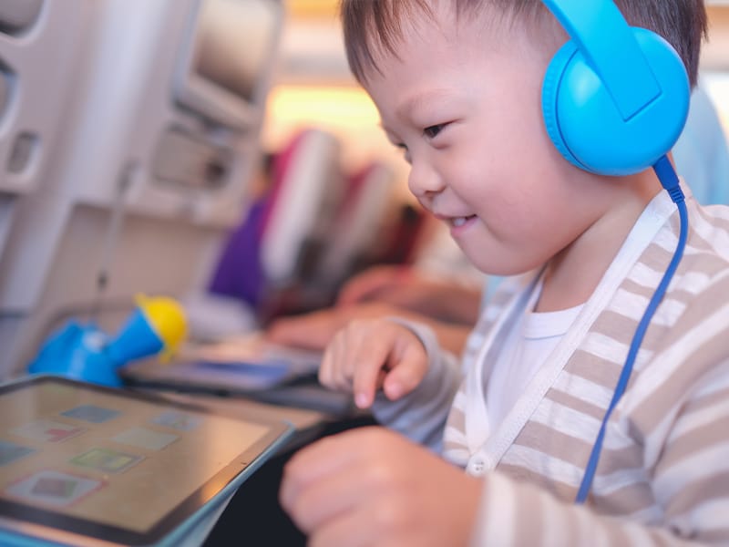 موسیقی مناسب کودکان | سرگرم کردن کودکان در هواپیما