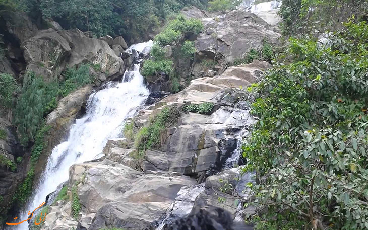 آبشار زیبا د سریلانکا