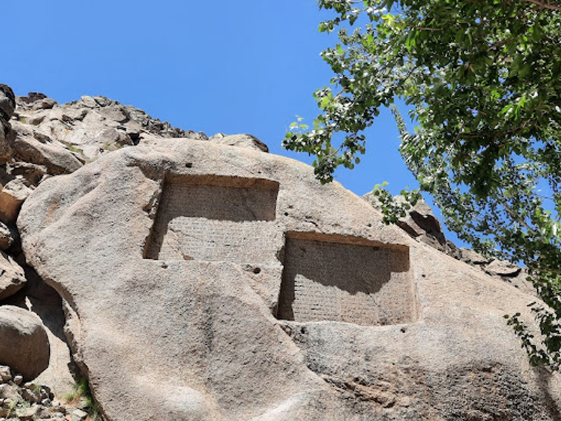 آبشار گنج نامه