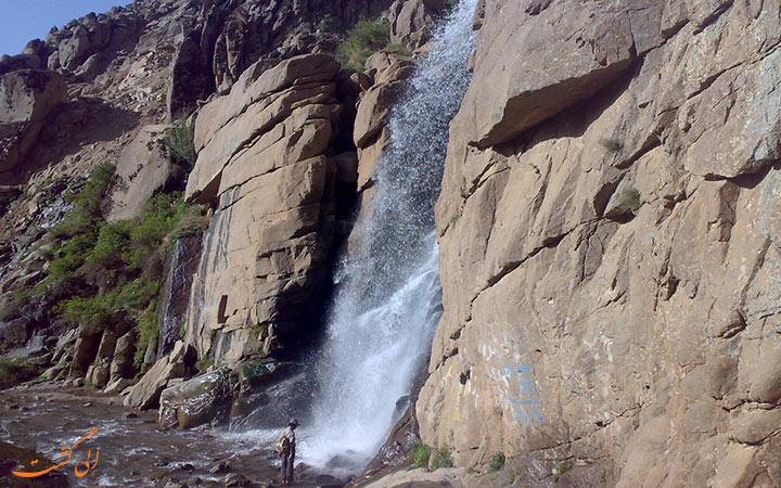 آبشار گنجنامه جاذبه ی همدان آبشار گنجنامه جاذبه ی همدان