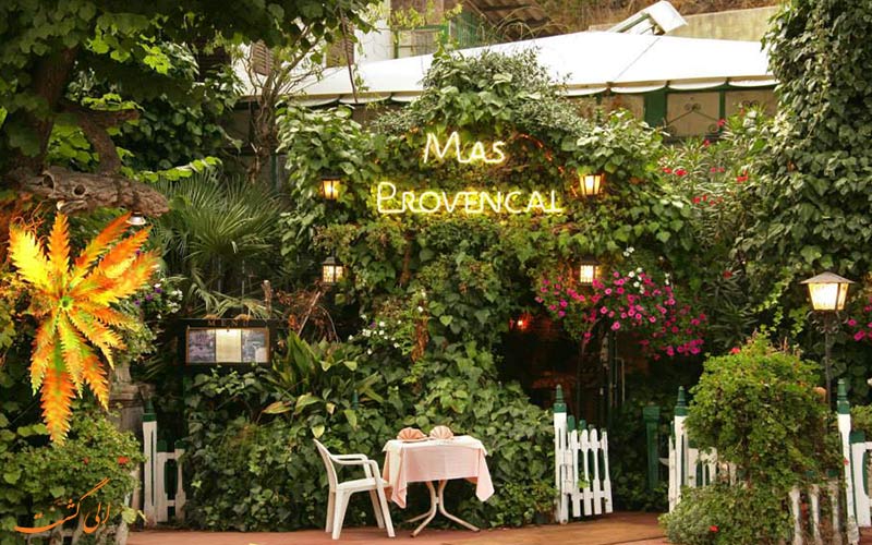 رستورانی پر از گل در فرانسه
