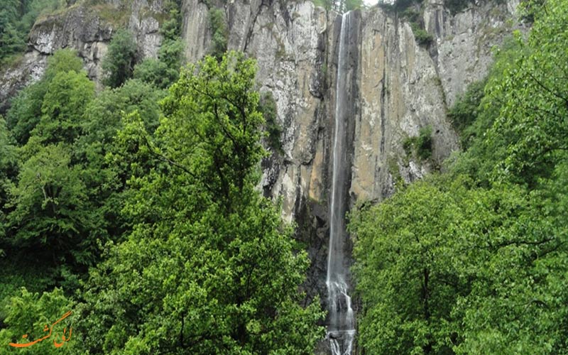 آبشار زیبای لاتون در آستارا