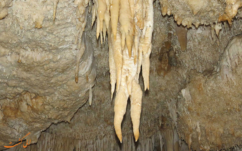 نمای زیبا از غار کتله خور