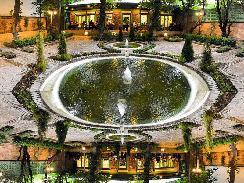 عمارت روشنان از کافه های شهر تهران