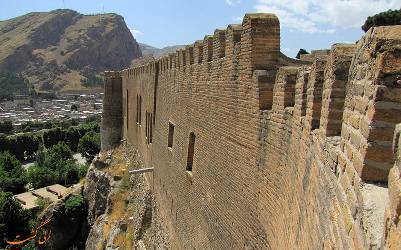 دیوارهای قلعه فلک الافلاک