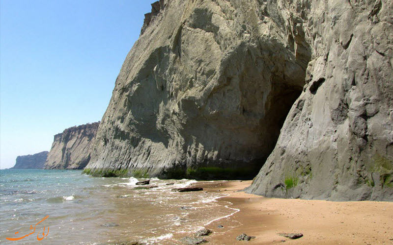 ساحل جزیره دره مجسمه ها