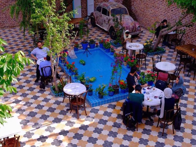 کافه یاس گودو از کافه های شهر تهران