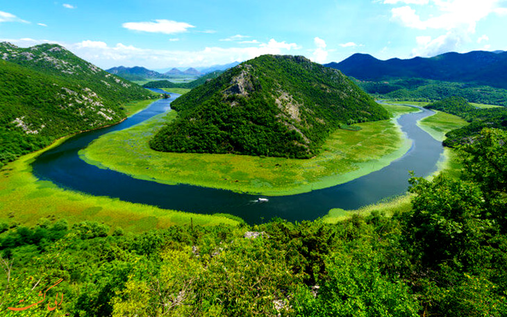دریاچه زیبای اسکادار