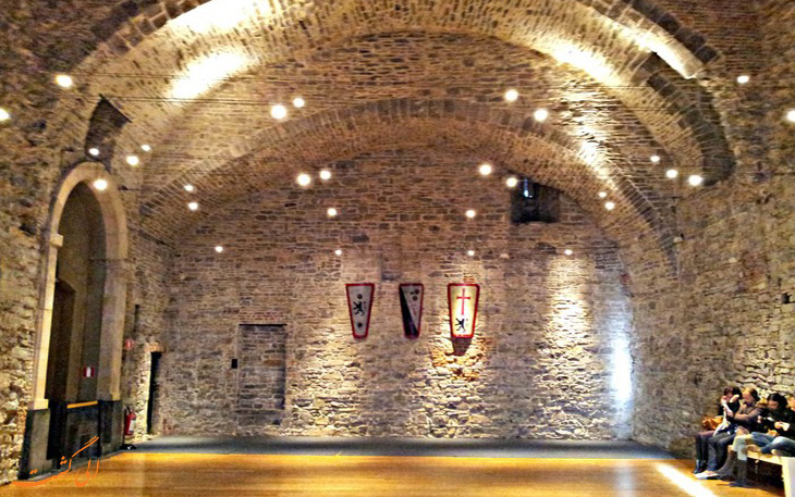 نمای داخلی قلعه گراون استین در گنت