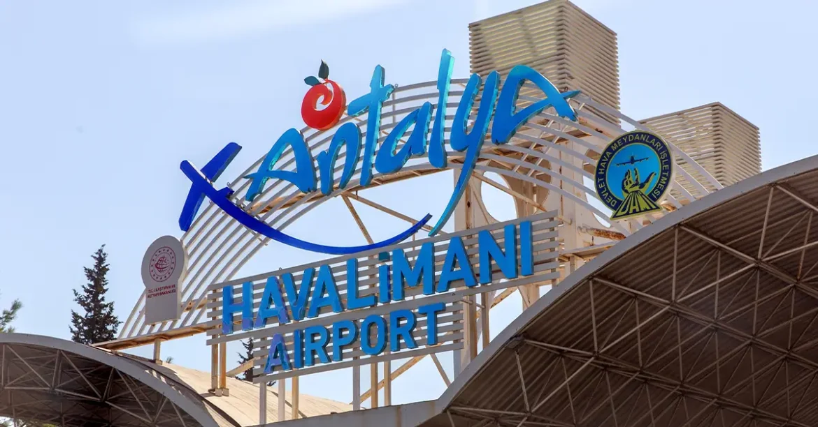 فرودگاه آنتالیا