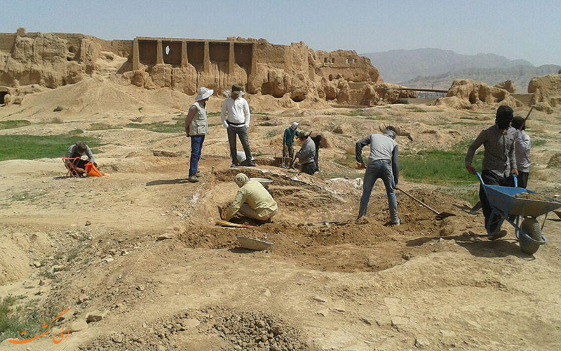 کاوش در قلعه اسفراین