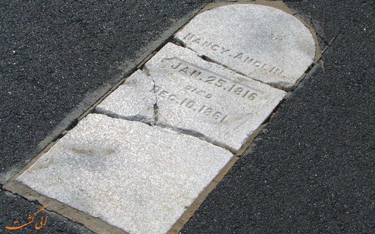 سنگ قبر در باند فرودگاه ماتیس