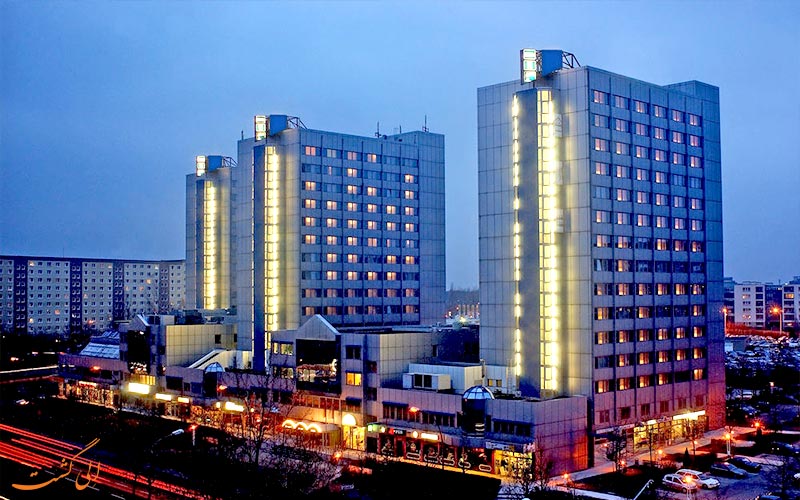 City Hotel Berlin East- eligasht.com نمای هتل در شب