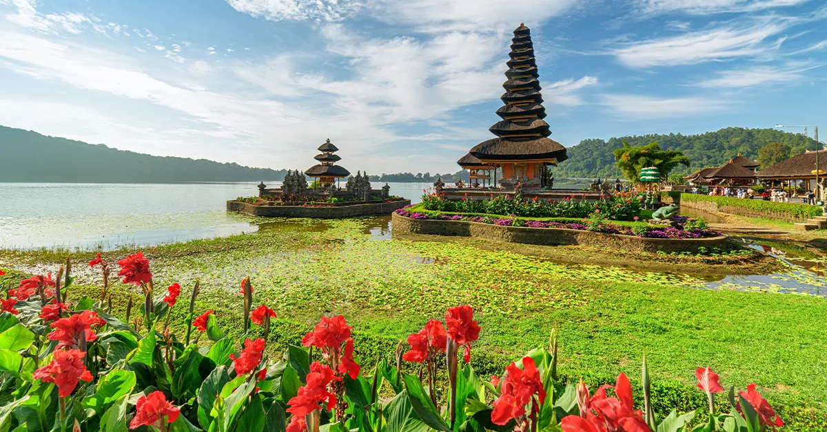 معبدهای معروف بالی در دل طبیعت سرسبز