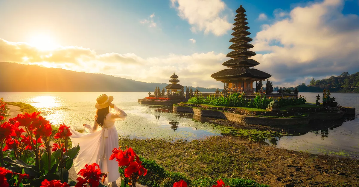 نمای ساحلهای زیبا و استوایی جزیره بالی