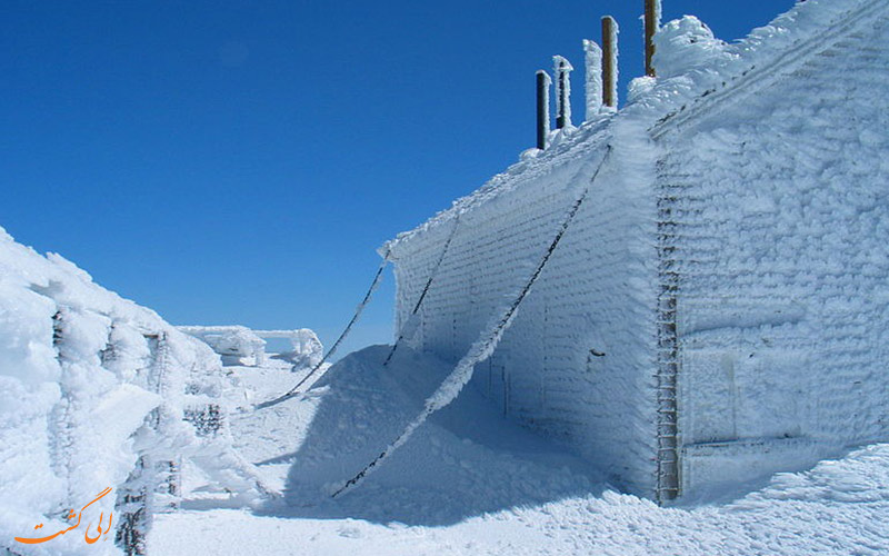 برف و یخبندان در سردترین کوه دنیا