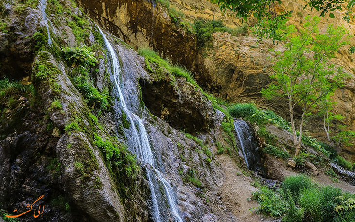 آبشار آب سفید الیگودرز در استان لرستان