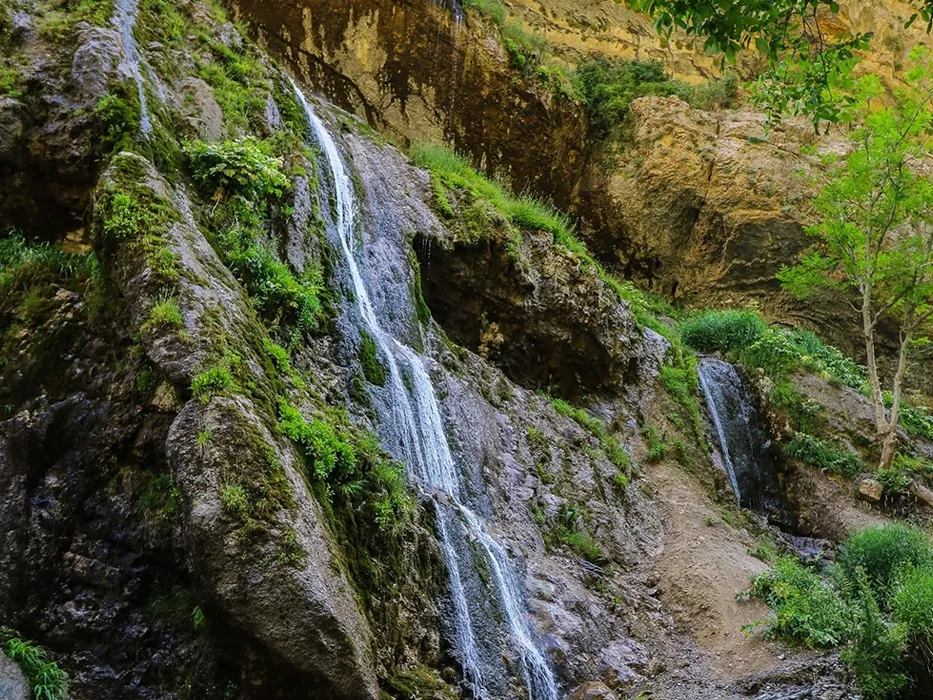 آبشار آب سفید الیگودرز