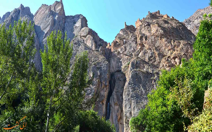 نمایی زیبا از آبشار شاهاندشت نمایی زیبا از آبشار شاهاندشت