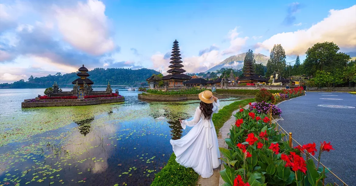 تفریحات آبی و موج‌سواری در سواحل بالی