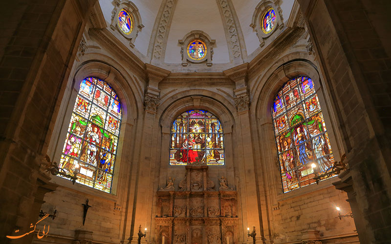 پنجره های رنگی کلیسای سنت میشل