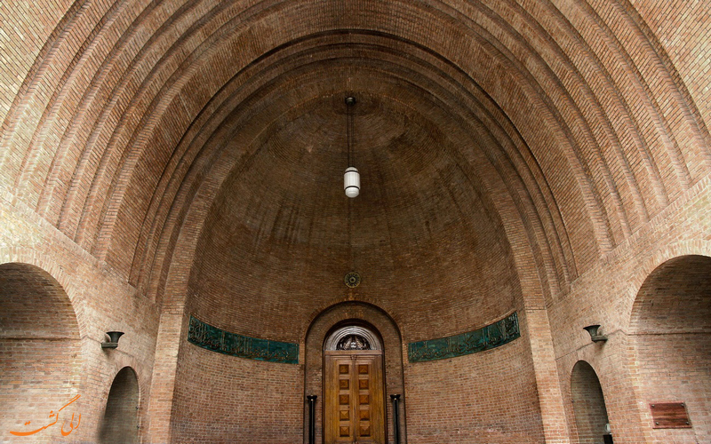 سر در موزه ایران باستان