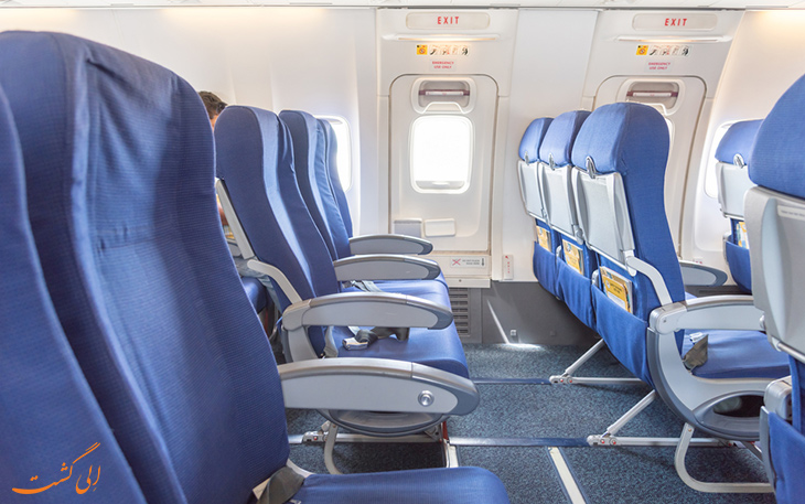 صندلی های کنار در هواپیما