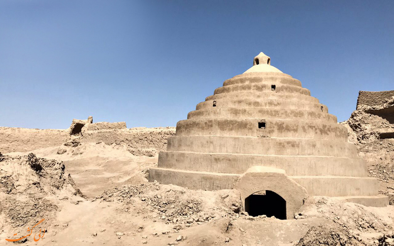 آثار برجای مانده در قلعه آثار برجای مانده در قلعه