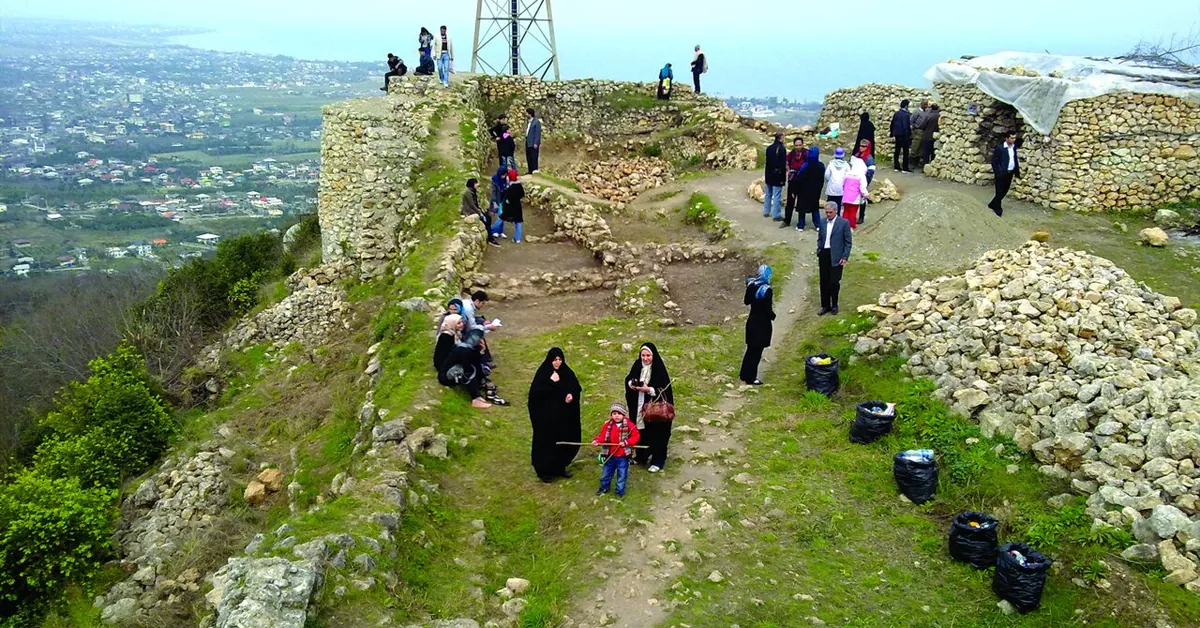 چشمانداز اطراف قلعه مارکوه و طبیعت رامسر