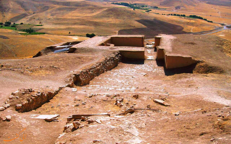 بقایای قلعه باستانی زیویه بقایای قلعه باستانی زیویه