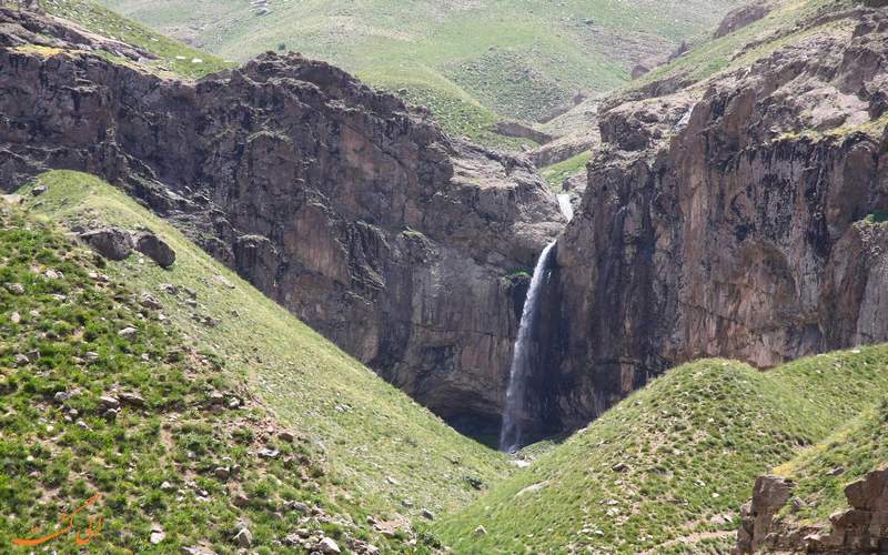 دورنمای آبشار خور دورنمای آبشار خور